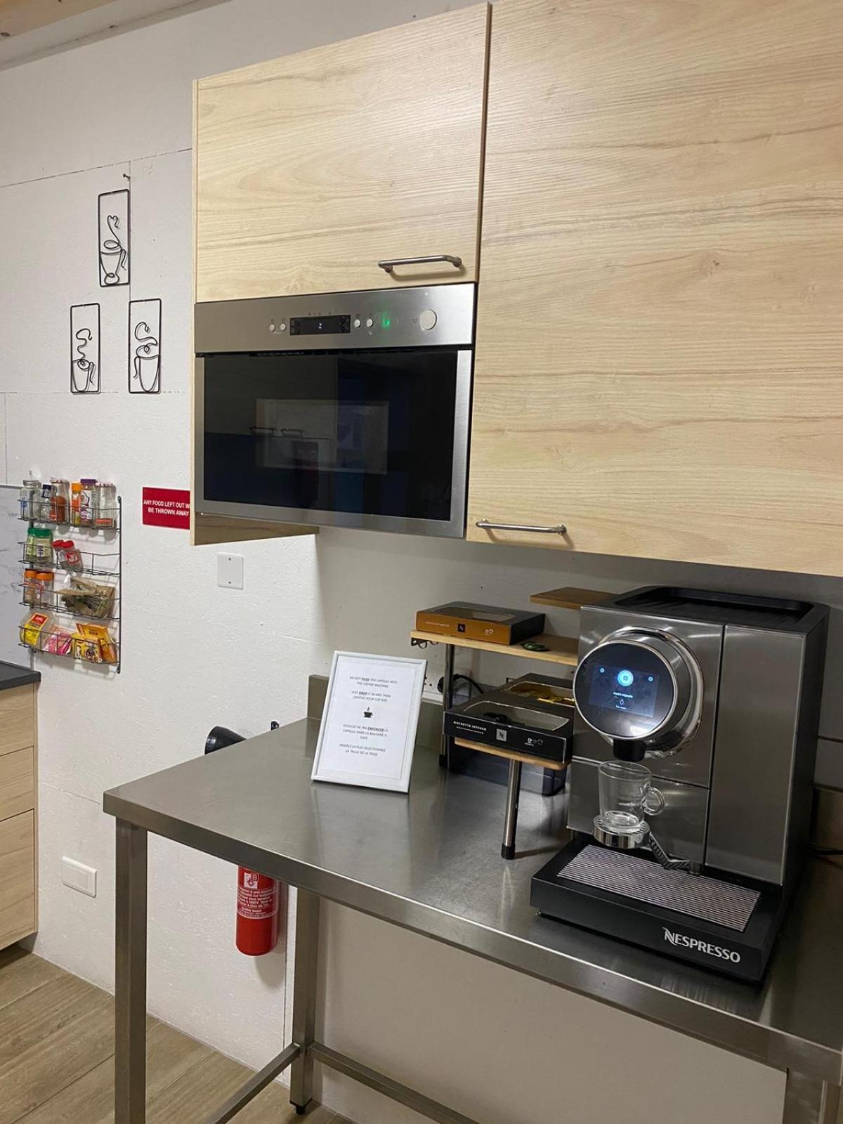 Bohobos Hostel 앙티브 외부 사진